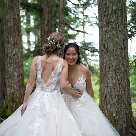 Blue By Enzoani Lennox Wedding Dress - Picture 4 of 5